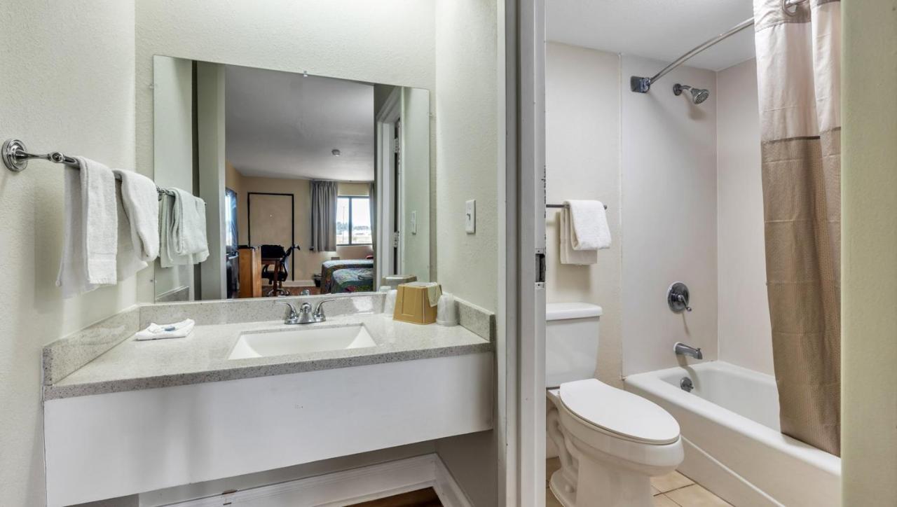 Studios And Suites 4 Less Emporia Buitenkant foto