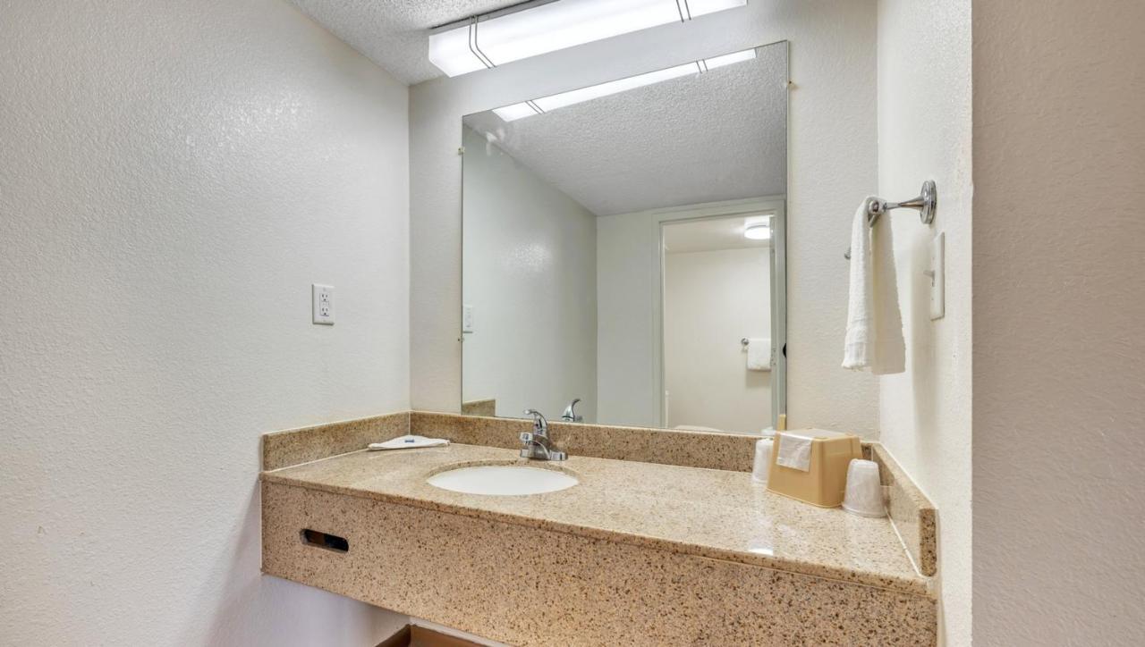 Studios And Suites 4 Less Emporia Buitenkant foto